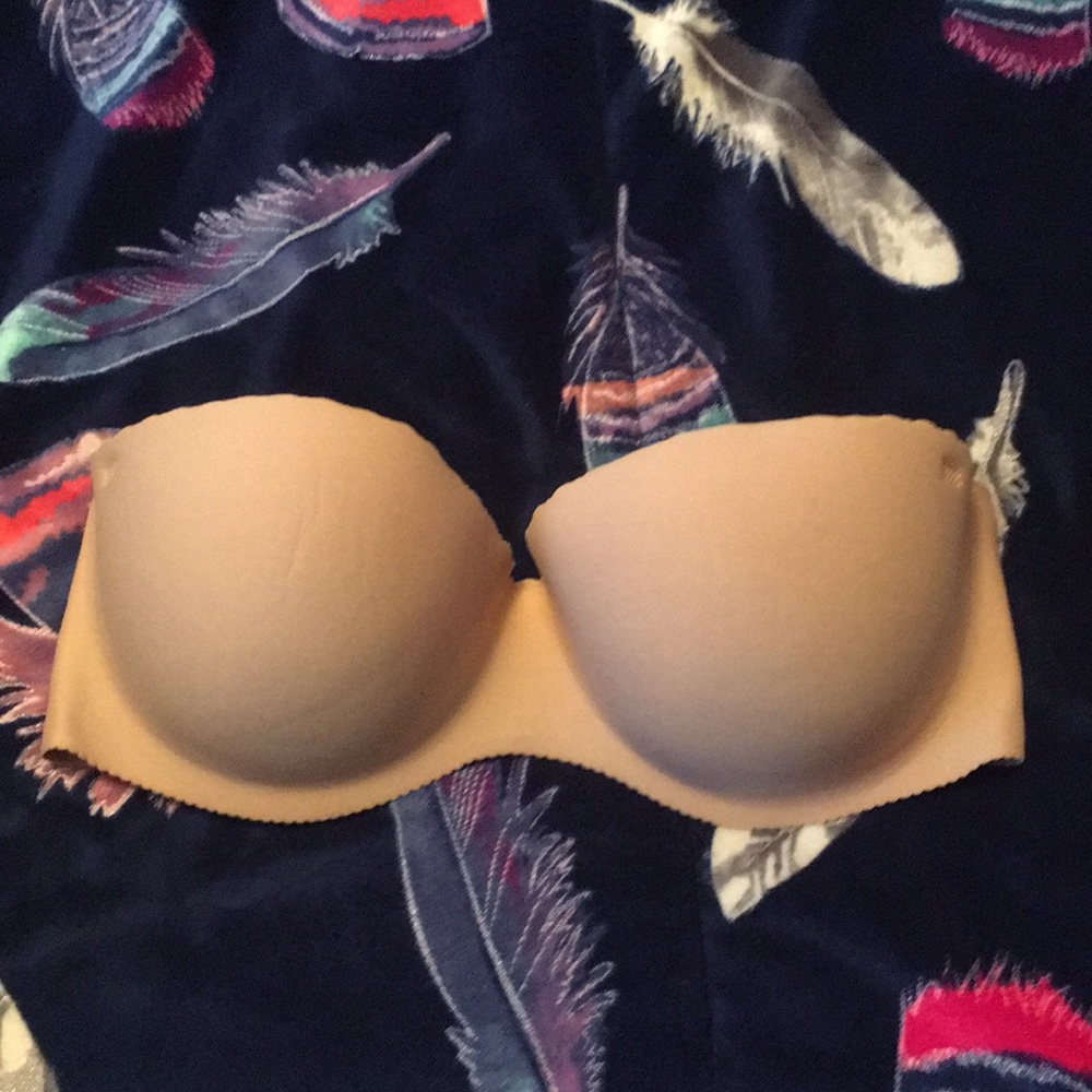 Victoria’s Secret strapless bra